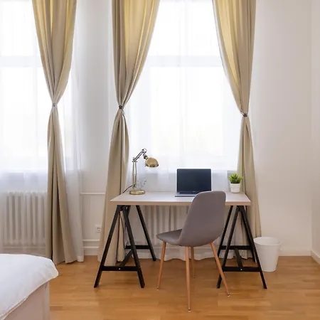 Apartamento Families & Groups - 4 Bedrooms - Free Parking - Location *