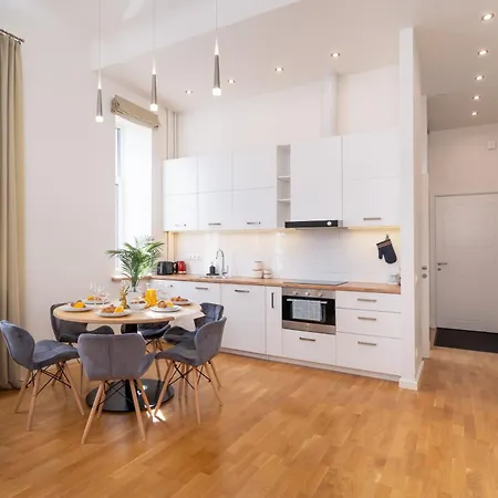 Apartamento Families & Groups - 4 Bedrooms - Free Parking - Location *